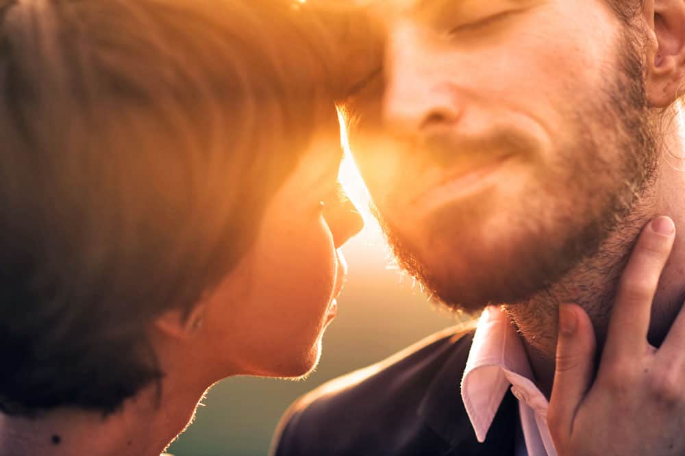 8 Cosas Que Una Mujer Solamente Hace Con El Hombre Que Ama Familias