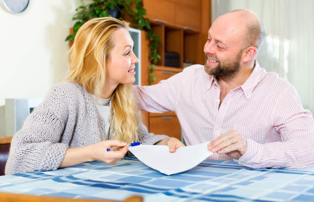 Firma Este Contrato De 15 Puntos Con Tu Pareja Y Tu Relación Será A Prueba De Balas Familias<script async src=