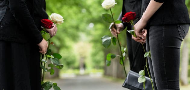 Mujer Pide Ser Sepultada Con Un Tenedor En Su Mano Cuando Le Toque